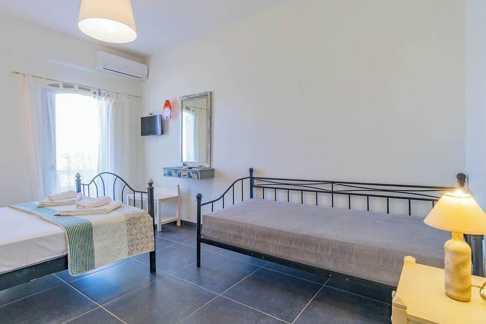 Foto 6 von 23: Elounda Christina Boutique Studios, Near the Sea