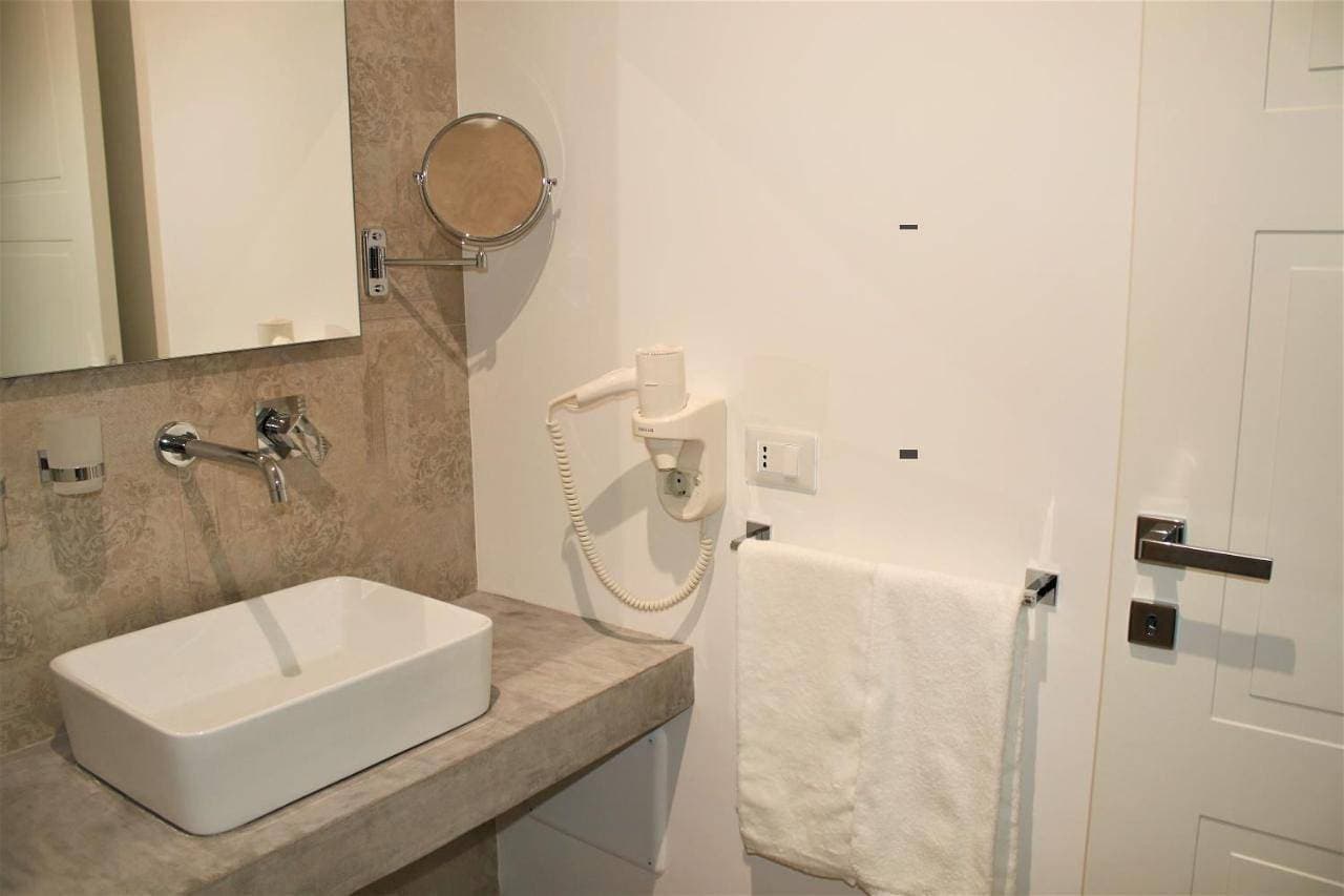 Foto 6 von 9: Double Room with Balcony (2 Adults + 1 Child)