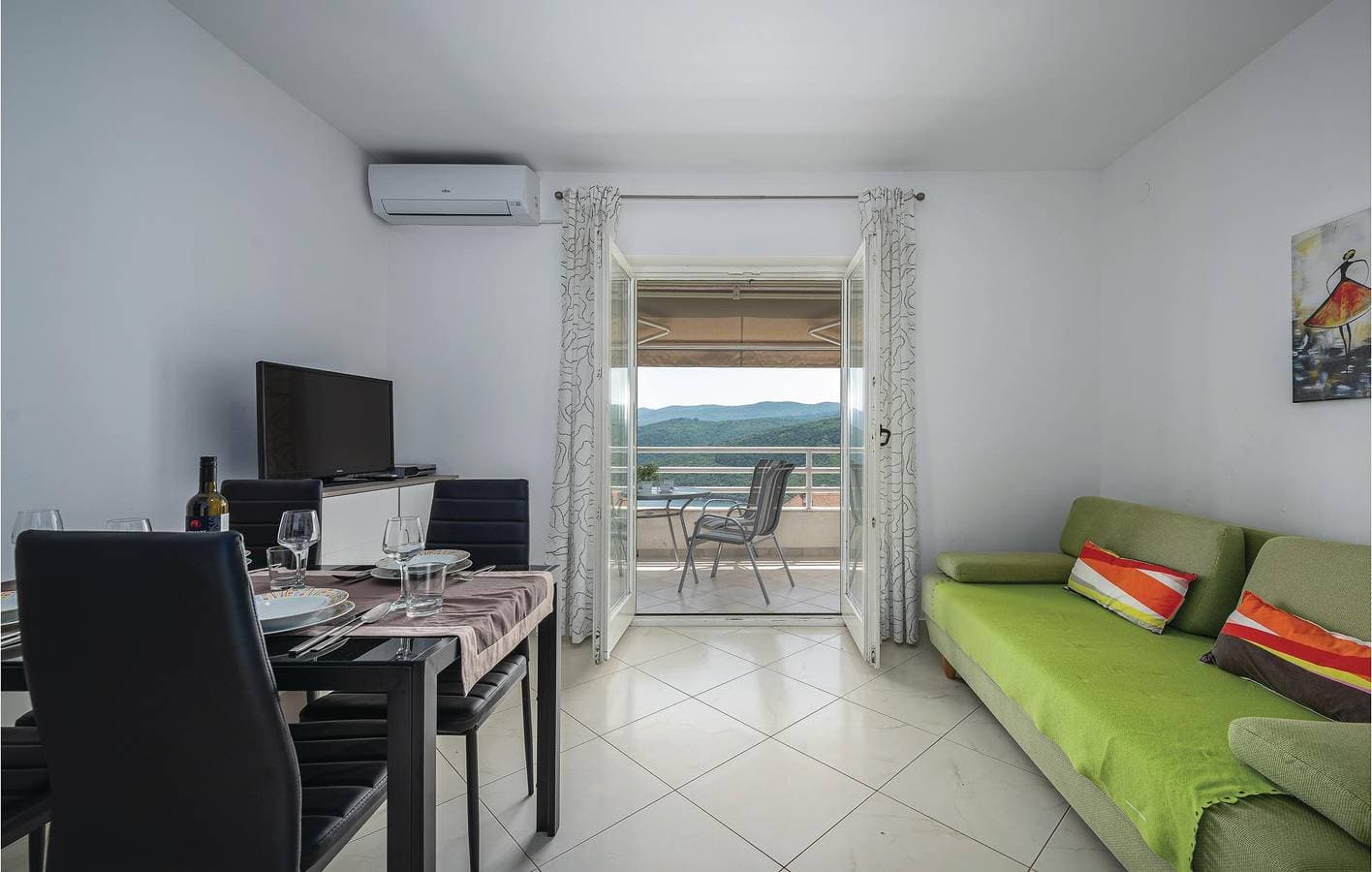 Foto 4 von 20: Gemütliche Ferienwohnung mit Terrasse, Klimaanlage, WLAN und nur 500 m vom Strand entfernt