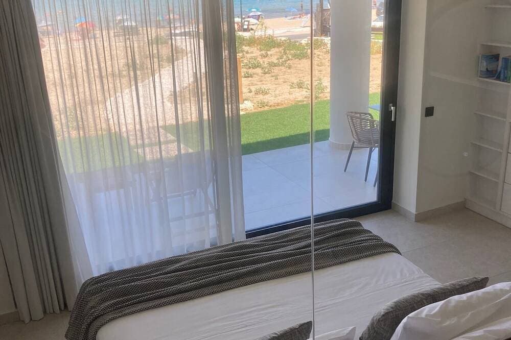 Foto 3 von 29: Ayïa suites - Beachfront apartment rentals