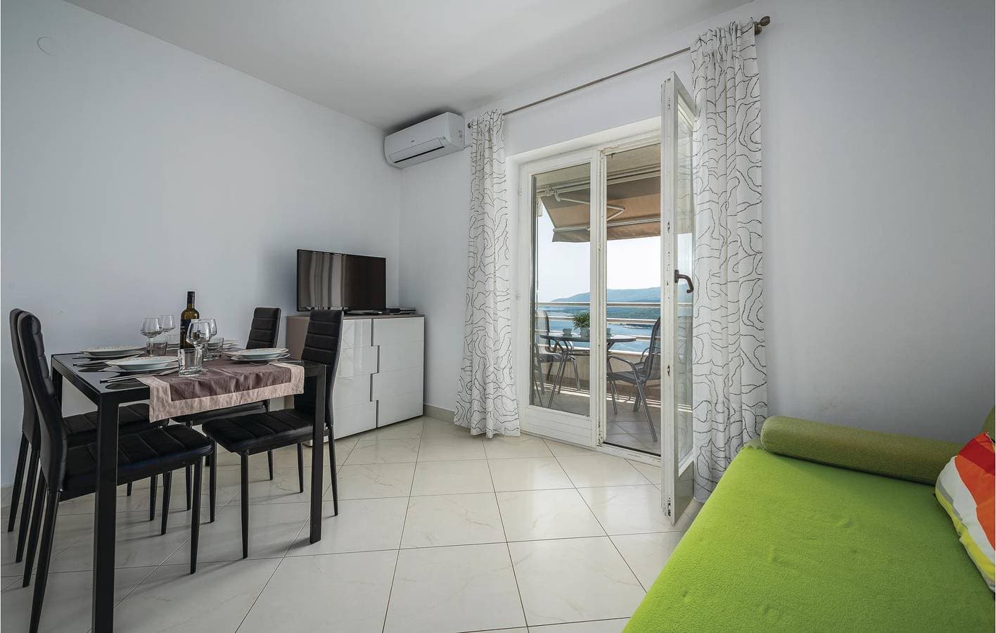 Foto 6 von 20: Gemütliche Ferienwohnung mit Terrasse, Klimaanlage, WLAN und nur 500 m vom Strand entfernt