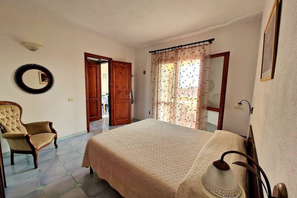 Foto 4 von 11: Within walking distance of the beautiful Vignola beach, with panoramic terrace.