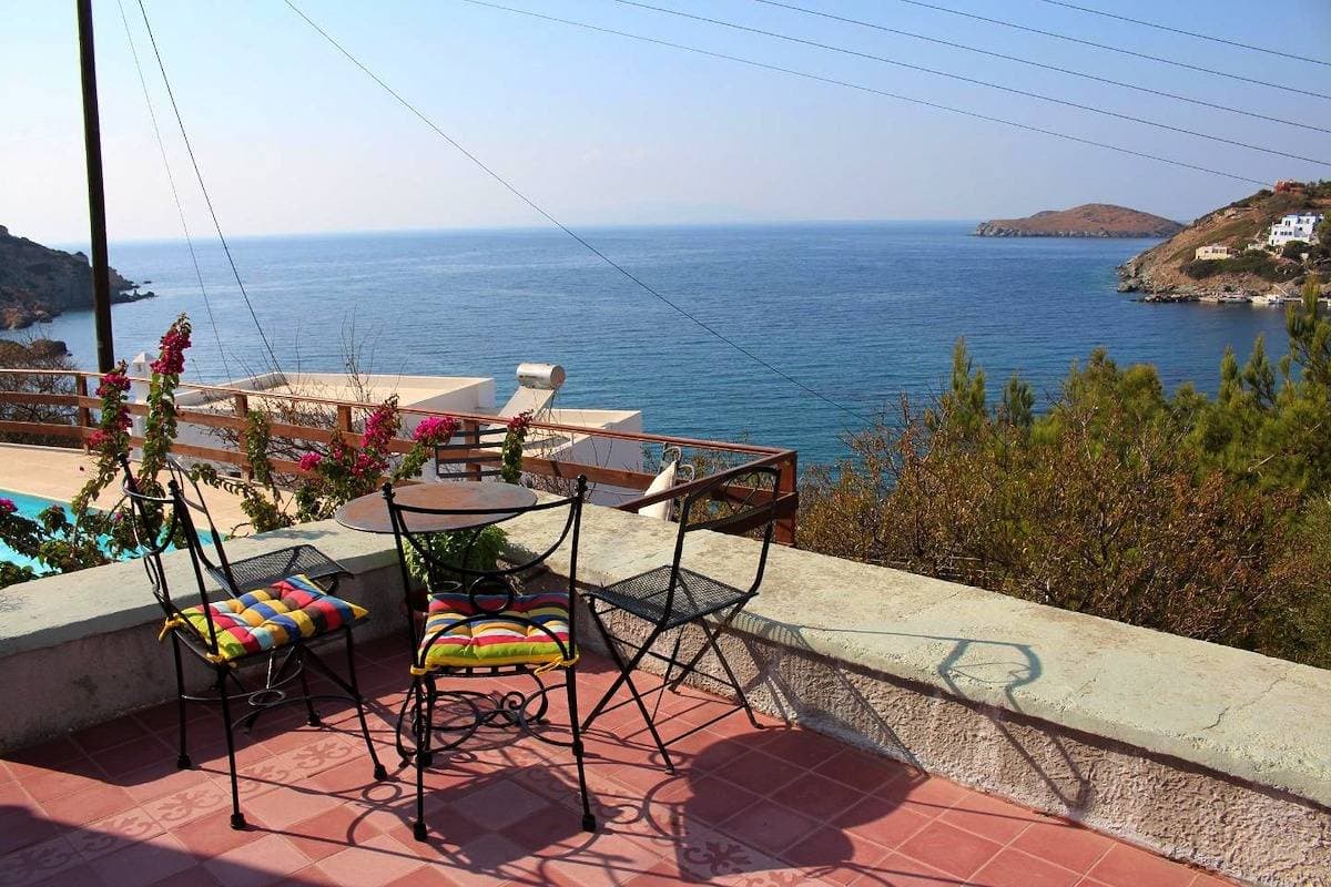 Foto 7 von 58: Schöne Villa mit Pool direkt am Meer, Wifi, 8 Pers. | Syros, Kykladen