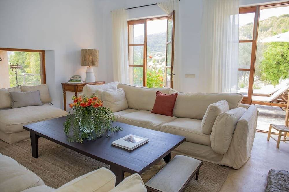 Foto 11 von 30: Splendid Villa With Nice Views Over the Valley