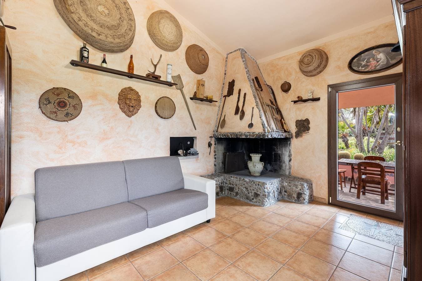 Foto 3 von 26: Ferienhaus „Villa Anna mit Garten“ mit privater Terrasse, WLAN und Klimaanlage