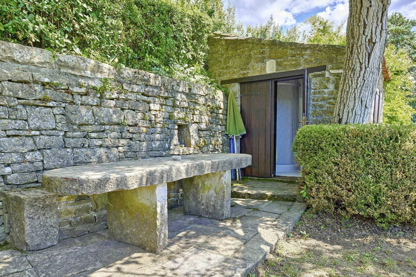 Foto 7 von 24: Ferienhaus Funtana * einzigartiger Ausblick, Garten mit Grill