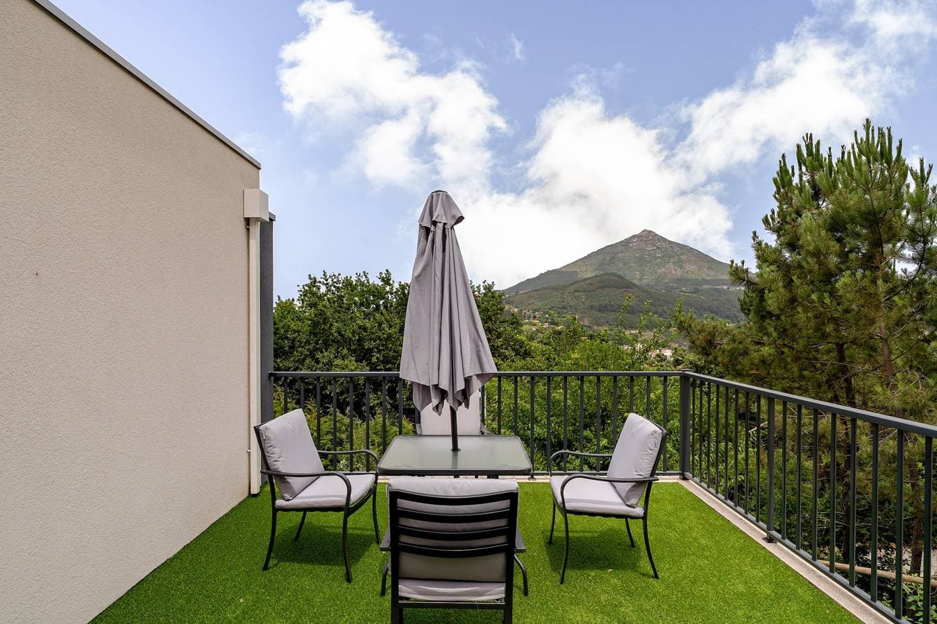 Foto 4 von 25: Ferienhaus 'Felicidade' mit Bergblick, Wi-Fi und Klimaanlage