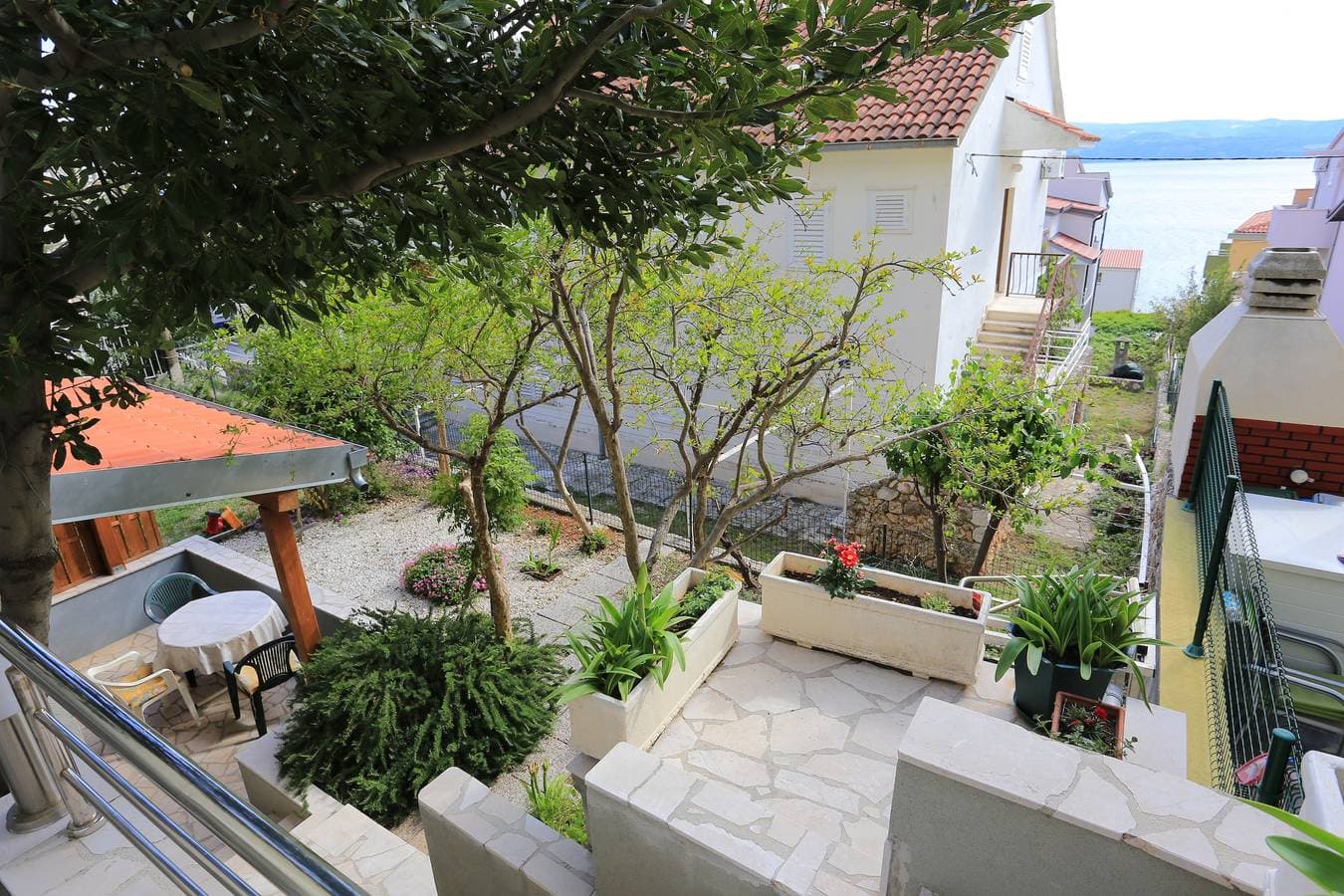 Foto 8 von 24: 1-Zimmer-Ferienwohnung mit Terrasse und Meerblick Nemira, Omis A-17039-a