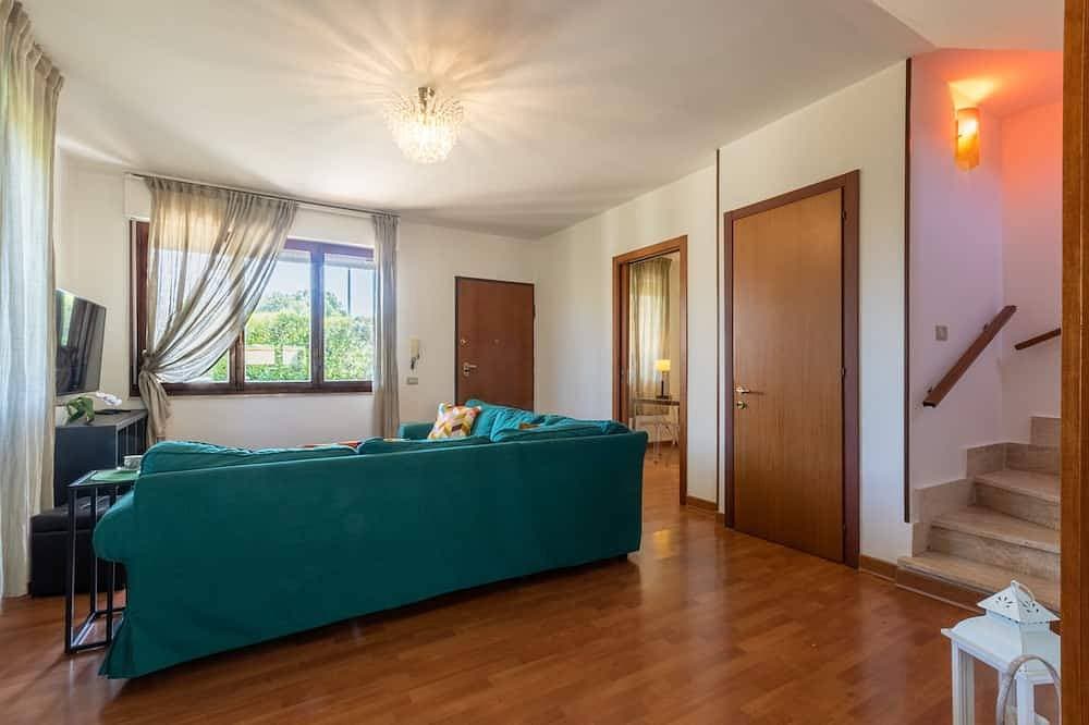 Foto 13 von 30: Villa 300 Meter vom Yachthafen „Marina di Capitana“ entfernt