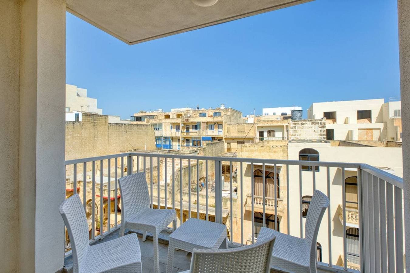 Foto 3 von 34: Ferienwohnung für 4 Personen mit Balkon