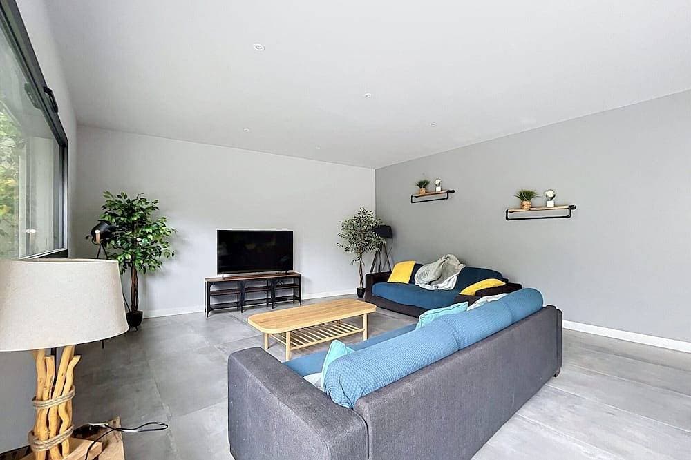 Foto 12 von 26: Zeitgenössische Villa mit Pool und Bergblick
