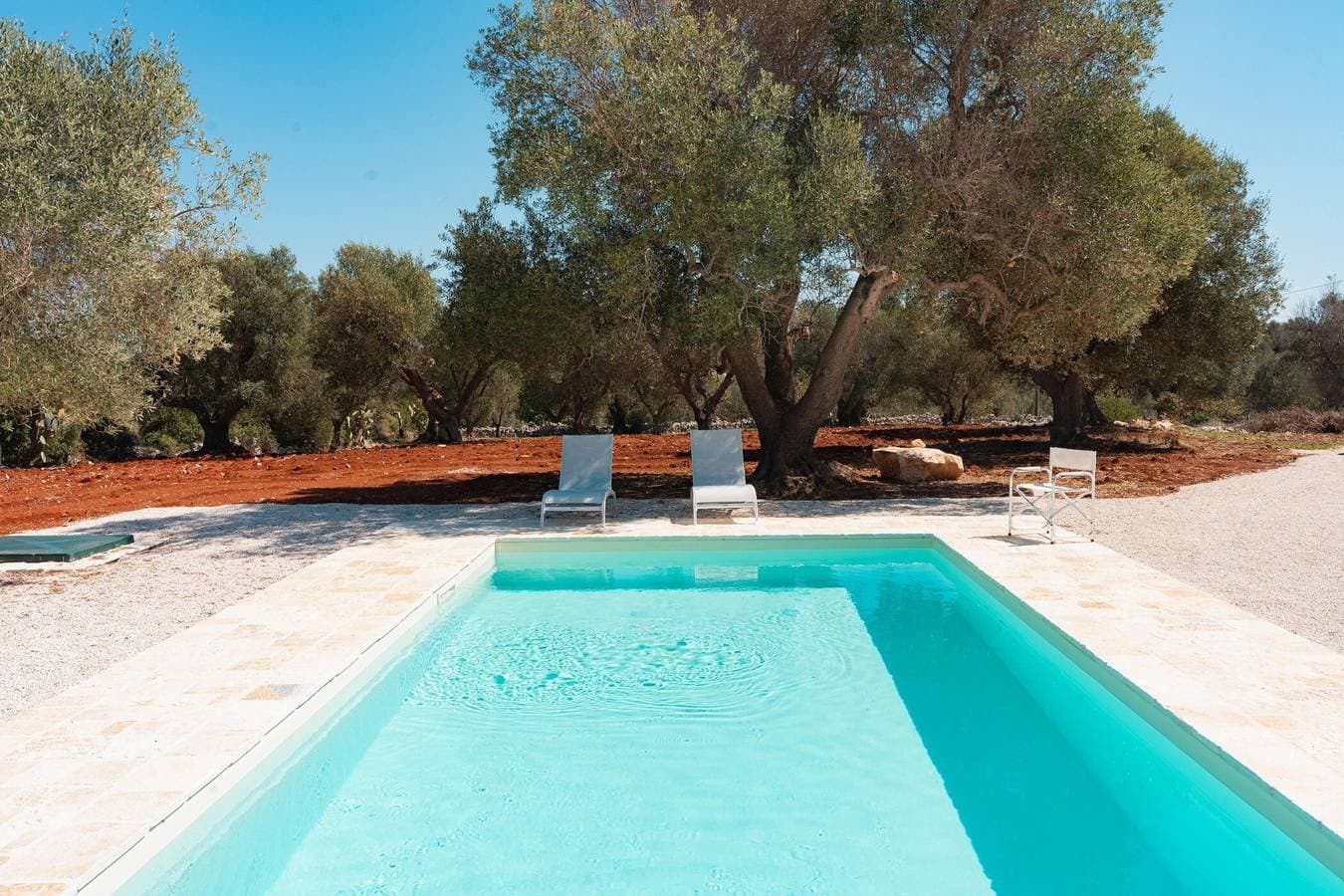 Foto 6 von 33: Trulli Scacciapensieri mit privatem Pool in der apulischen Landschaft