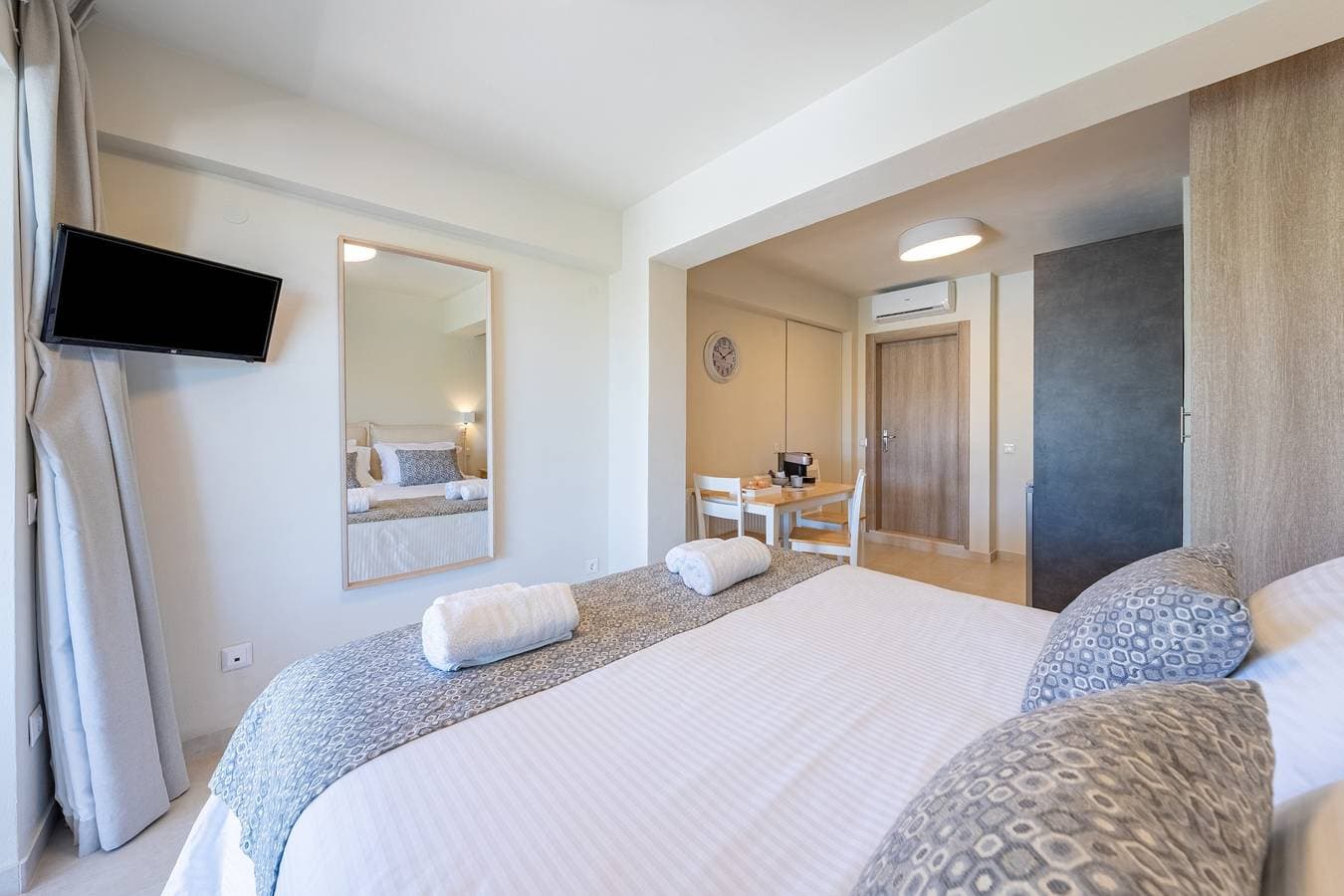 Foto 11 von 42: Einzimmerapartment 'Katerina' mit Bergblick, Wi-Fi und Klimaanlage