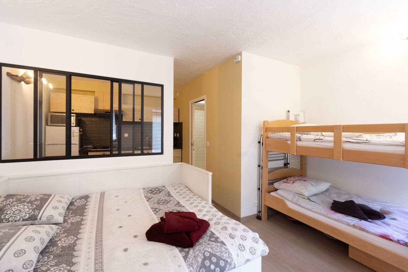 Foto 5 von 12: Einzimmerapartment 'Chalet Belamy 1' mit Bergblick, privater Terrasse und Wi-Fi