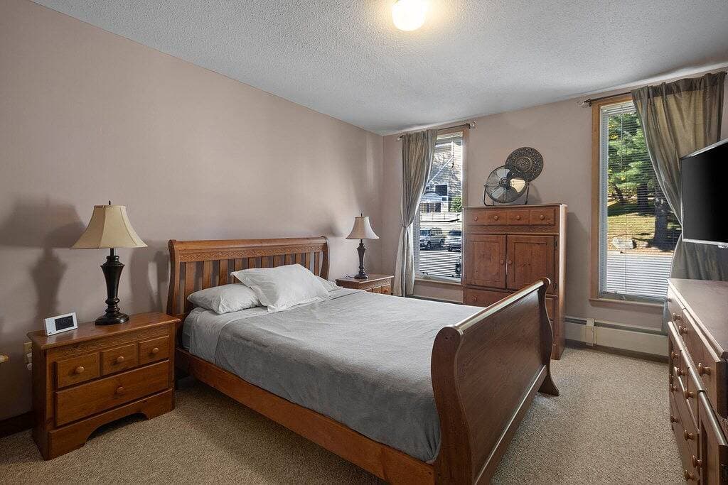 Foto 4 von 27: Modernisierte Wohnung am Fuße des Mt Snow mit Kamin