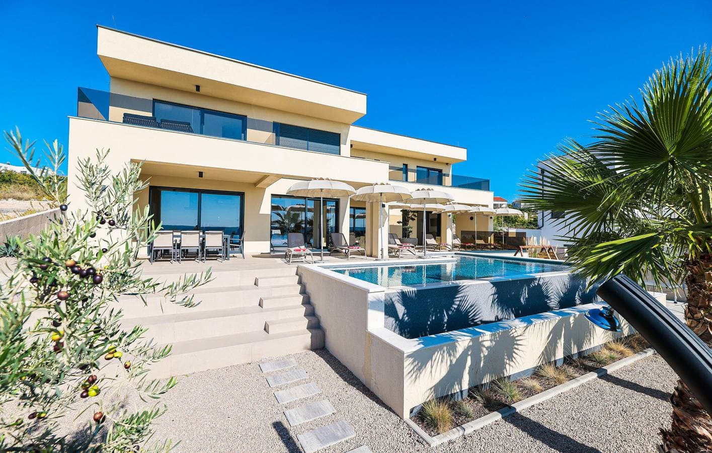 Foto 3 von 64: Modernes Apartment mit Pool, WLAN und Parkplatz in der Nähe von Novigradsko – Mehr