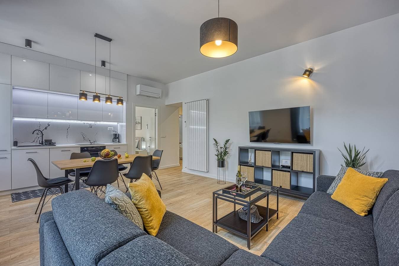 Luxury flat in the center with free parking 1