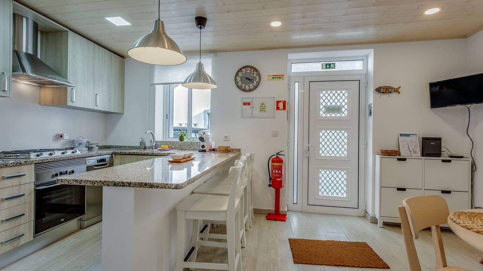 Foto 7 von 21: Glamorous Duplex w/ Patio & BBQ by LovelyStay