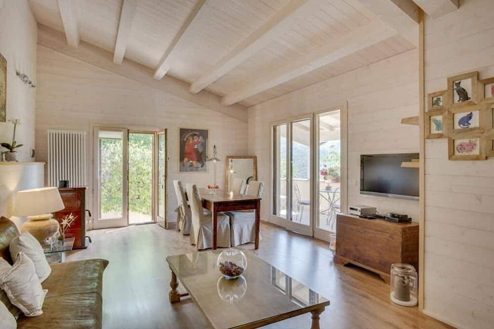 Foto 7 von 23: Wunderschöne Loft mit hohen Decken, Holzinterieur und Panoramaterrasse, Pool