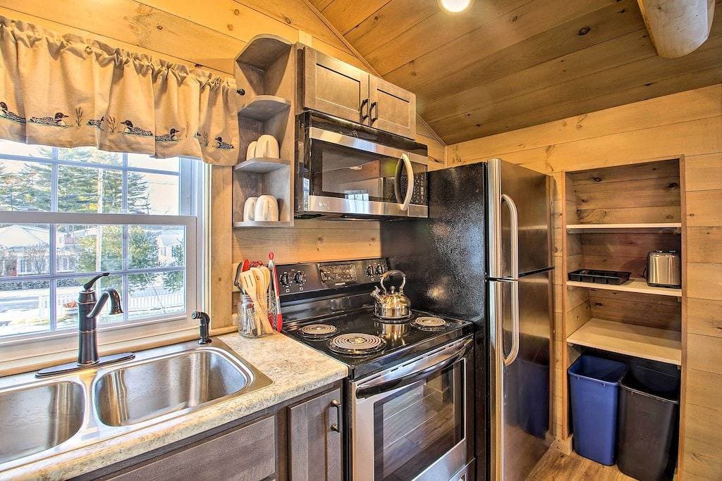 Foto 5 von 23: Neu! Sebago Lake Haven w / Deck & Waterfront View