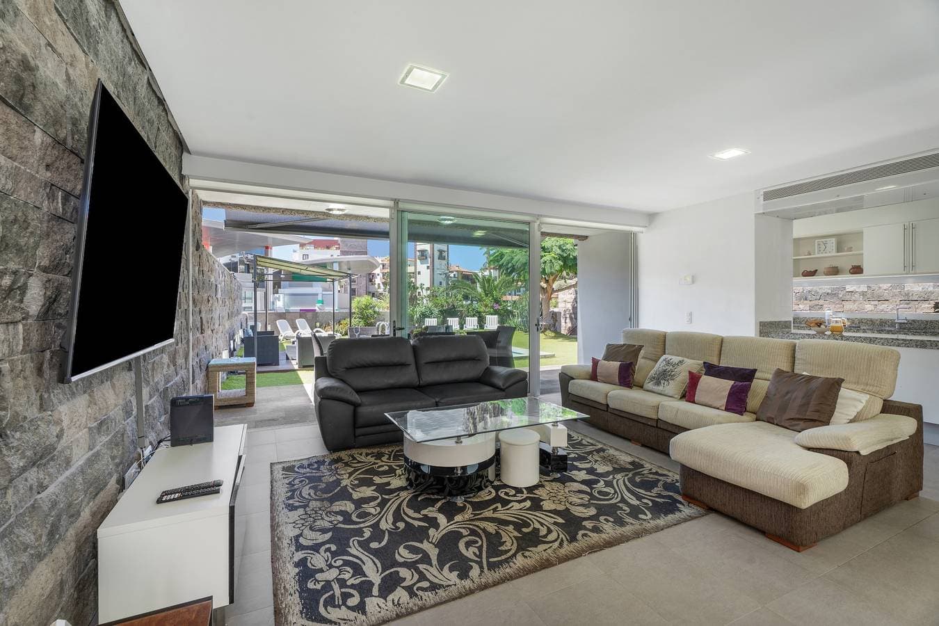 Foto 5 von 34: Ferienvilla 'Playa Del Duque' mit privater Terrasse, WLAN und Klimaanlage