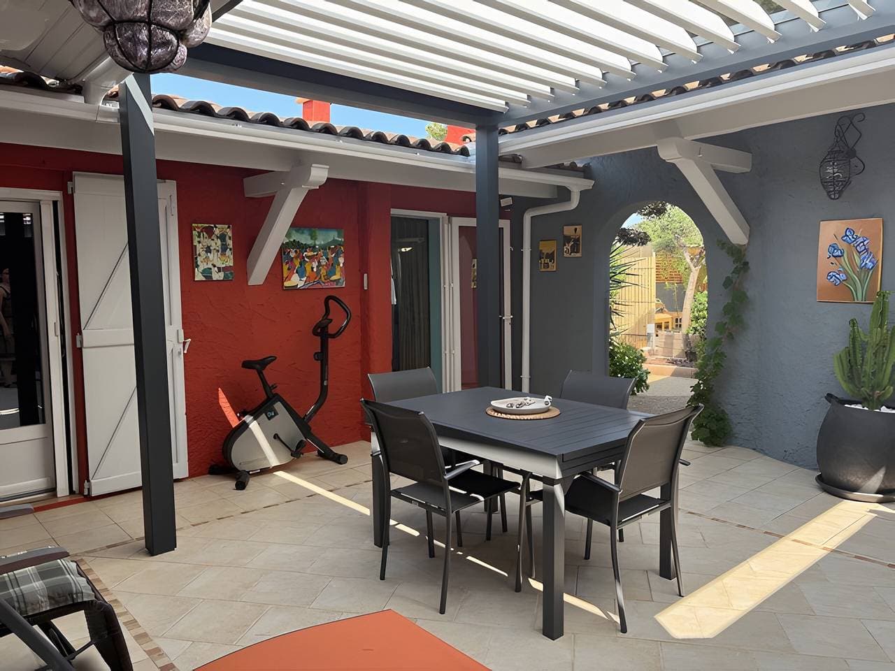 Foto 2 von 22: Ferienwohnung 'Autour D'un Patio, Proche Mer' mit privater Terrasse, Wi-Fi und Klimaanlage