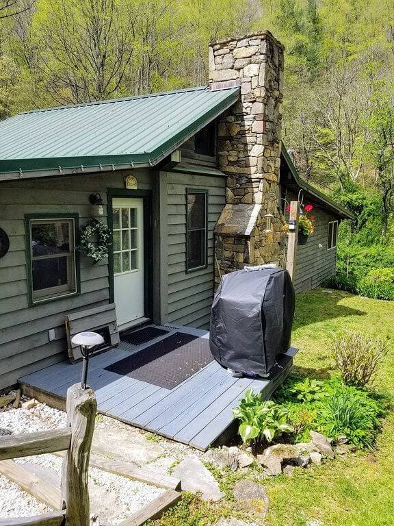 Urig, friedlich und Creekside!  Alarka friedliche Nebenfluss-Kabine - Bryson City 1