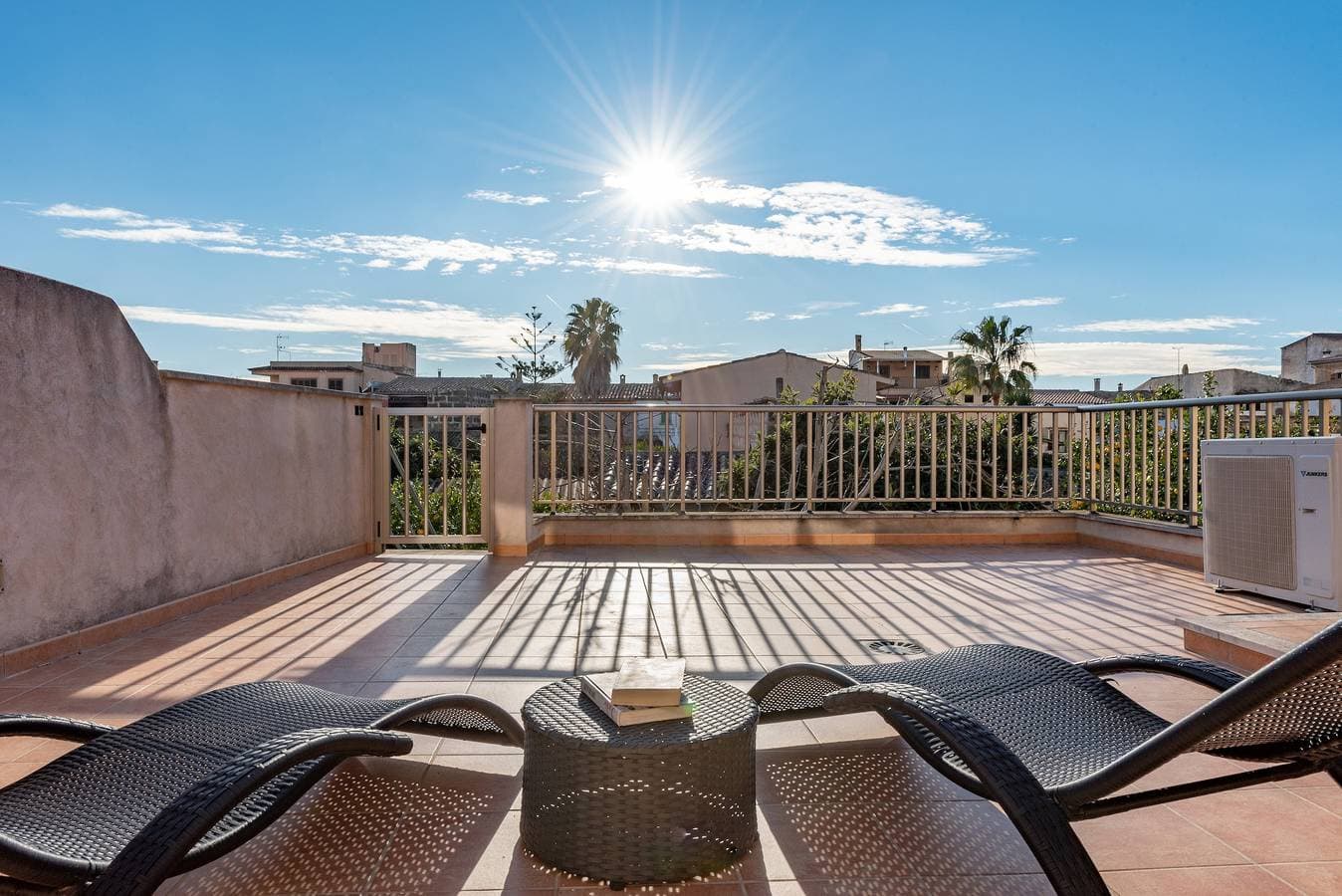 Foto 2 von 25: Gemütliche Ferienwohnung mit WLAN, Klimaanlage und Terrasse