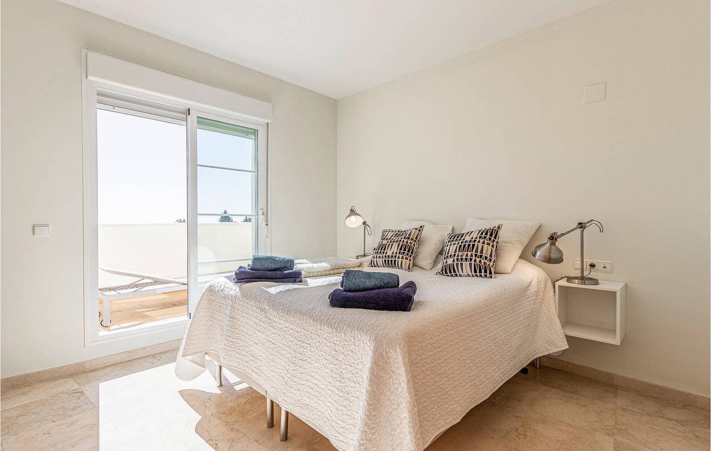 Foto 7 von 27: Apartment mit Meerblick, Parkplatz und Pool