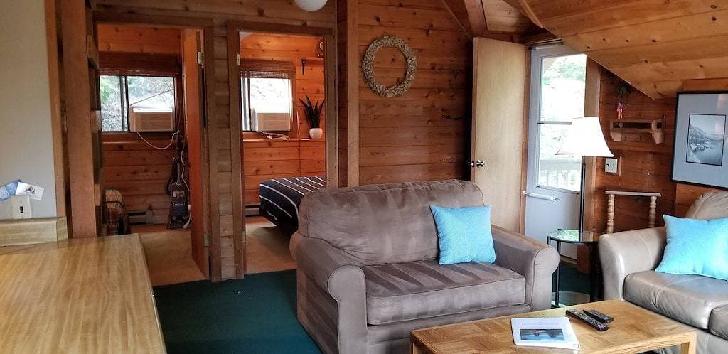 Herrliche Aussicht auf den Chelansee! Einzigartige \"Baumhaus\" -Kabine mit 2 Schlafzimmern und 1 Ba... 1