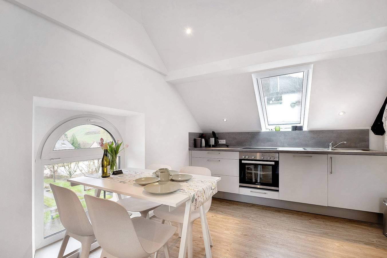 Foto 8 von 15: Ferienwohnung "Adlernest Mit Weinbergblick" mit Bergblick und WLAN