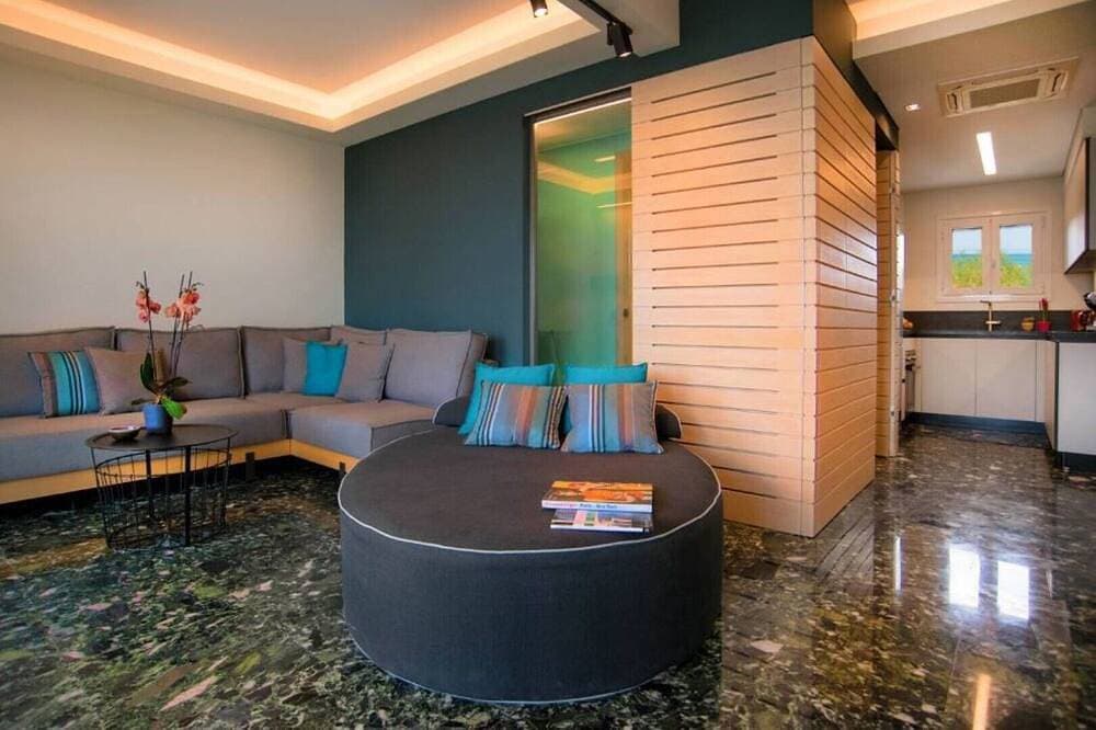 Foto 7 von 16: Vouliagmeni Kavouri Waterfront Apartment