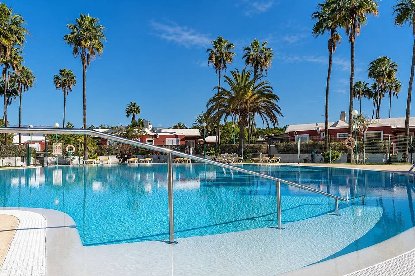 Foto 2 von 25: Ferienhaus für 4 Personen mit Pool