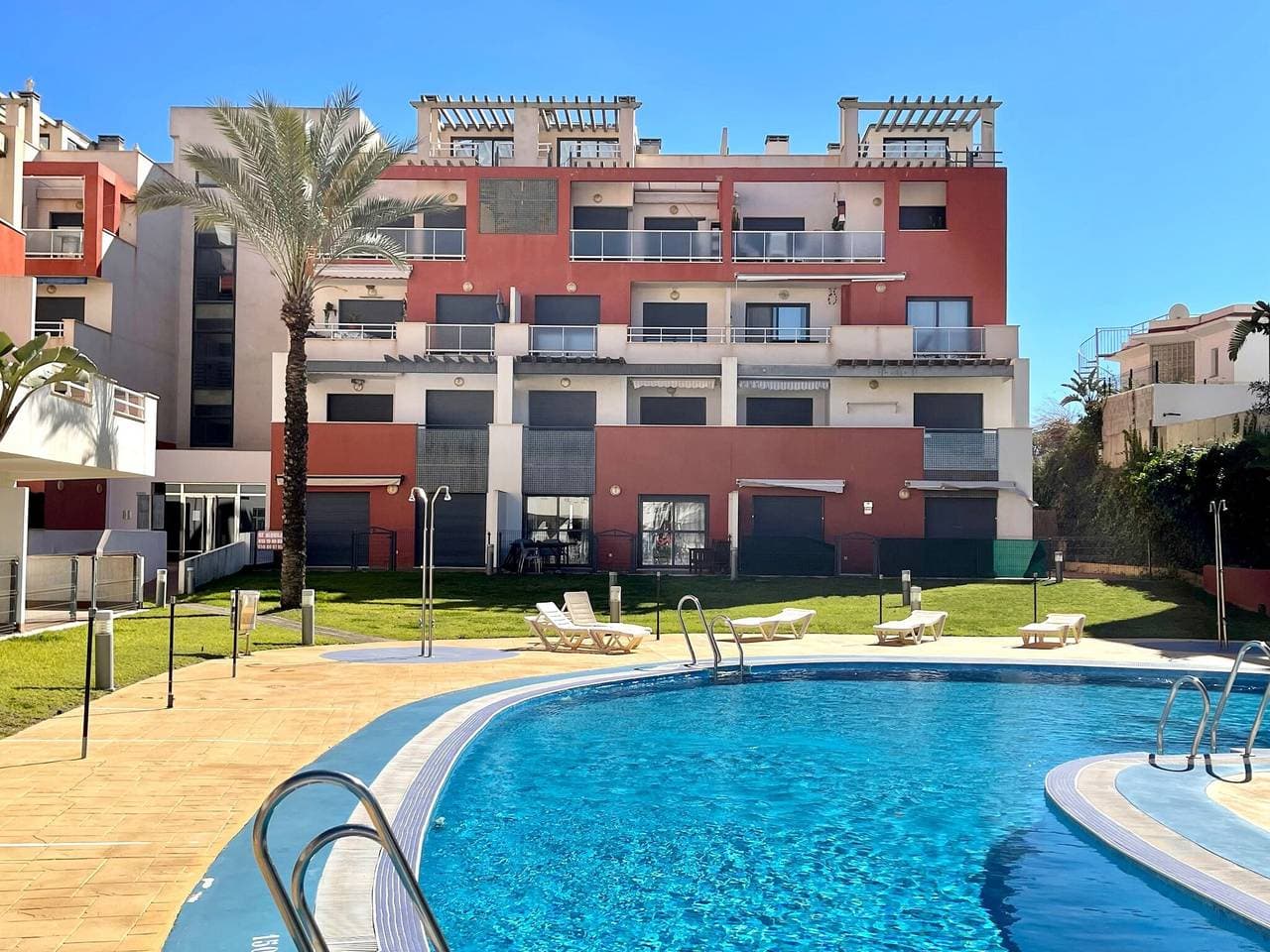 Wohnung nahe Strand mit Pools in Spanien 1