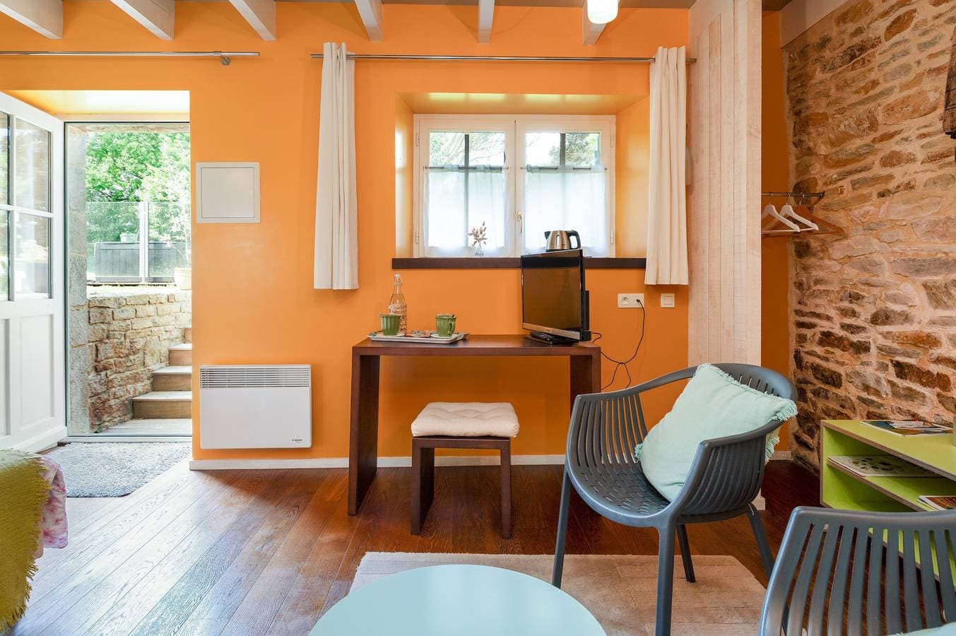 Foto 11 von 34: Gästezimmer 'Chambre Magnolia' mit gemeinschaftlichem Pool, Terrasse und WLAN