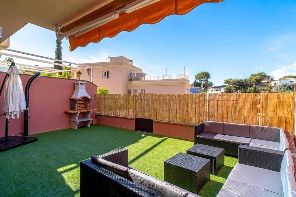 Adosado con vistas al mar desde la piscina con BBQ 1