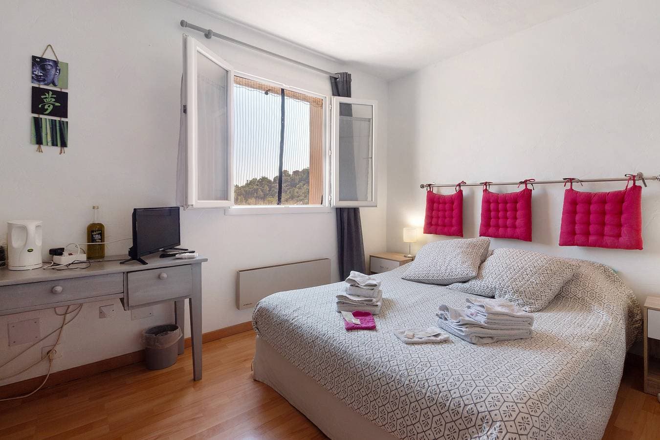 Foto 2 von 32: Bed and Breakfast „Perroquet“ mit Bergblick, WLAN und Klimaanlage