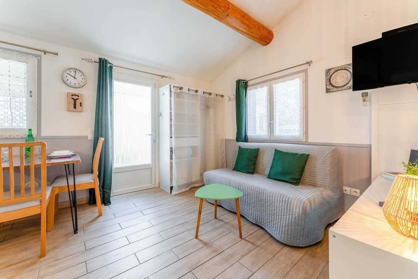 Foto 4 von 35: Studio 'La Petite Maison' mit Blick auf den Mont Ventoux, WLAN und Klimaanlage