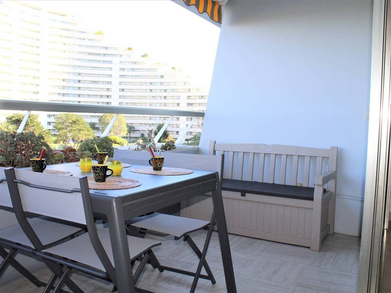 Foto 3 von 14: Apartment mit 2 Zimmern, Balkon, Gartenblick und direktem Meerzugang in Villeneuve-Loubet