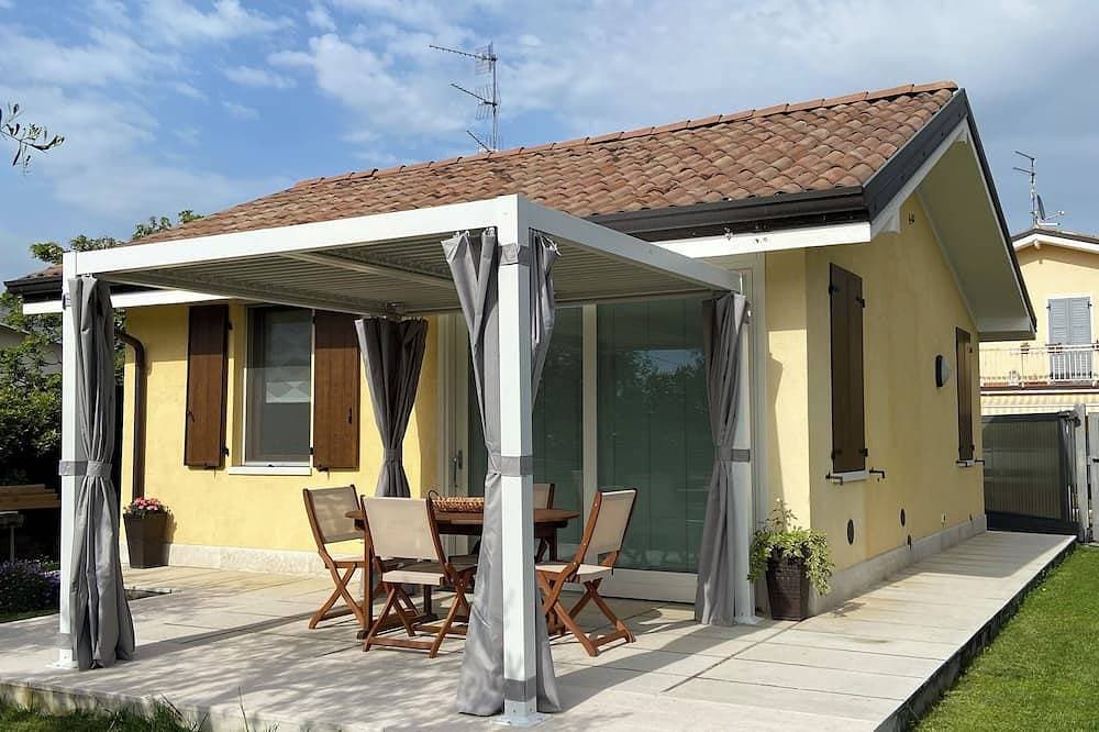 Villetta Gelsomino, in Bardolino Calmasino Villa in Wohnsitz mit Schwimmbädern. 1