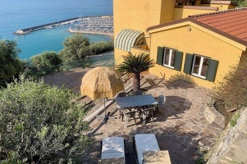 Eine herrliche Terrasse mit Blick auf das Meer - Finale Ligure 1