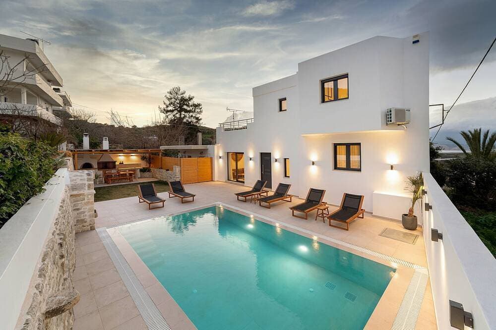 Villa Calma Boho Style,family friendly, salt water Pool, large home 1