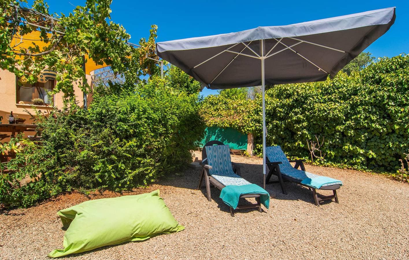 Foto 6 von 46: Sonnige Terrassen-Pool-Wohnung mit Küche & WiFi