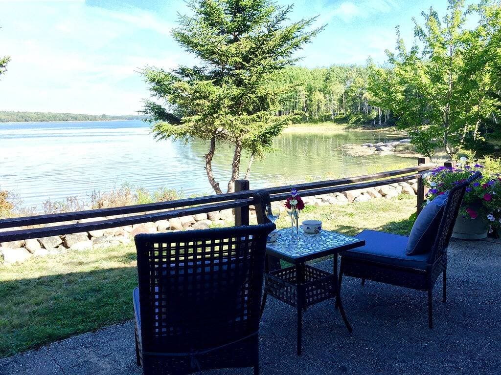 Foto 9 von 33: Charming Oceanfront Cottage-Great Views und 20 Meter vom Ufer
