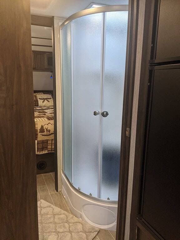Foto 2 von 33: 25ft Wohnmobil, \"Sport\" @EvansCliff, Whirlpool!, Cliff Side Canyon Ansichten zum Sterben!