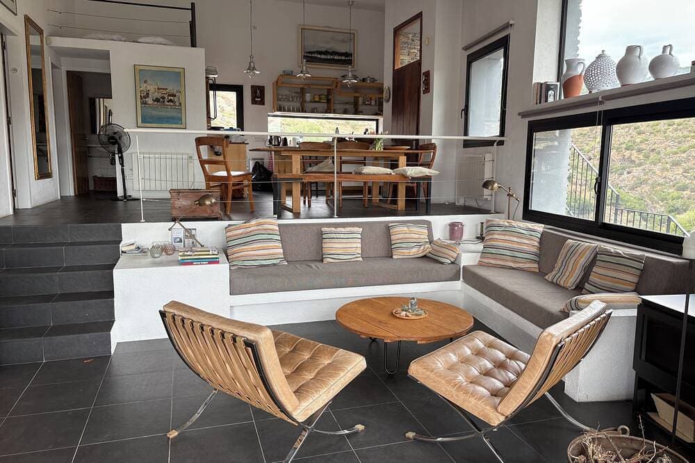 Foto 7 von 21: Ein charmantes Einfamilienhaus mit privatem Pool in Cadaques mit Meerblick.