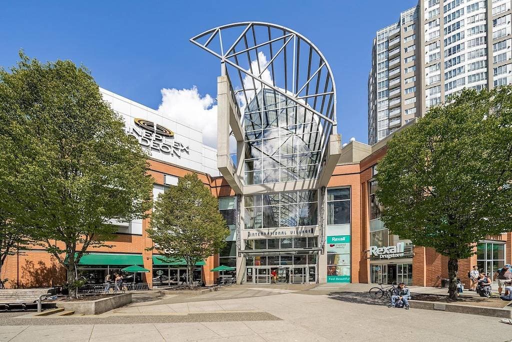 Foto 12 von 13: Meer-, Berg- und Stadtblick, komplett möbliert, Innenstadt von Vancouver