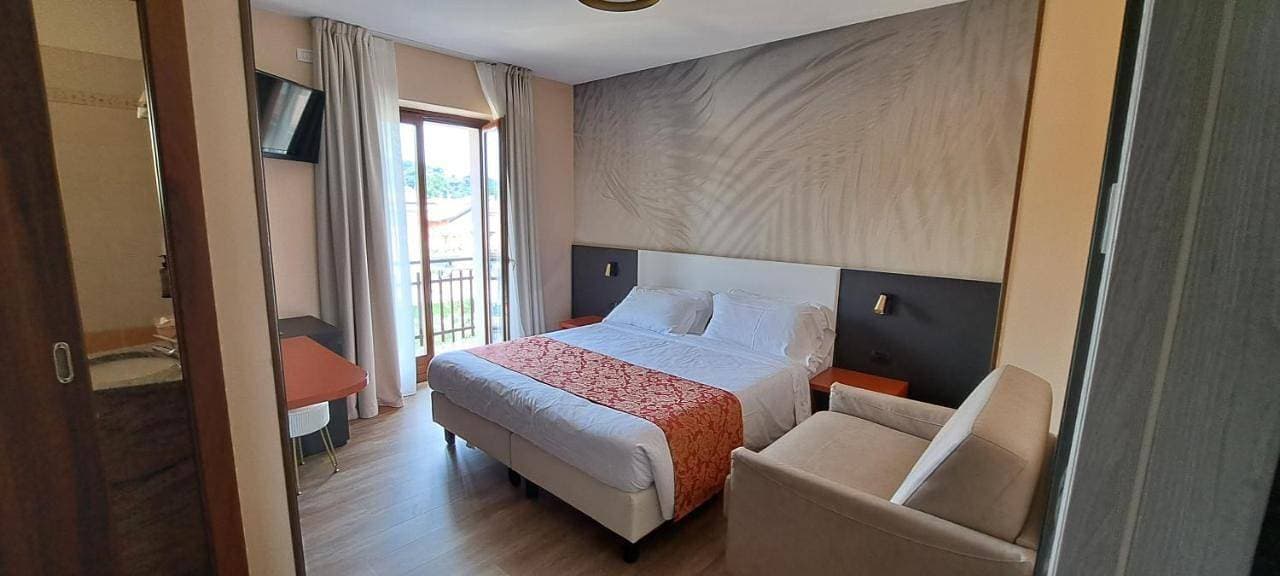 Foto 3 von 12: Double Room with Balcony