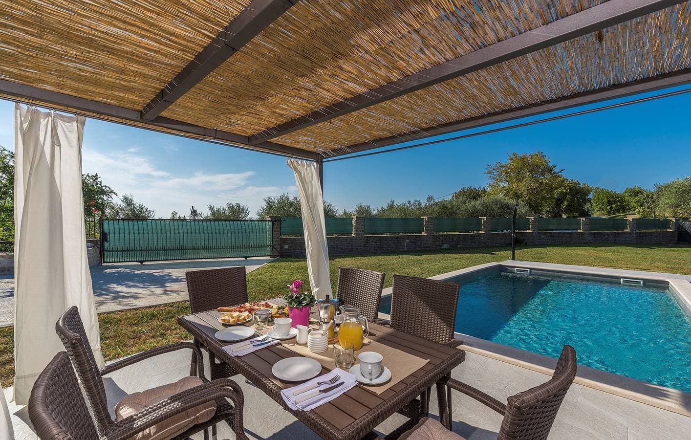 Foto 3 von 44: Ferienhaus Terre Bianche mit privatem Pool und Whirlpool