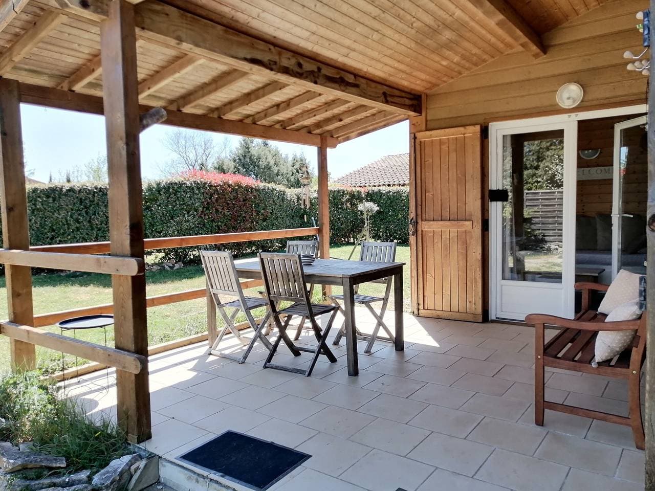 Foto 5 von 16: Cottage 'Gîte - La Petite Maison De Noémie' mit privater Terrasse, WLAN und Klimaanlage